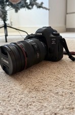 Canon EOS 5D Mark III DSLR