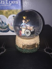 Vintage Irish Eyes Collection Molly Malone Glitter/Water Ball Music Box
