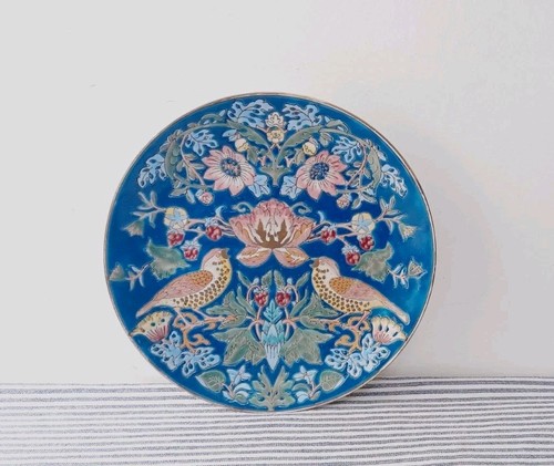 Stunning hand painted - hand, plate