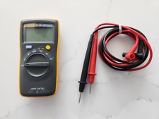 Fluke 101 Handheld and Easily Carried Digital Multimeter 600 V CAT III. 3 months