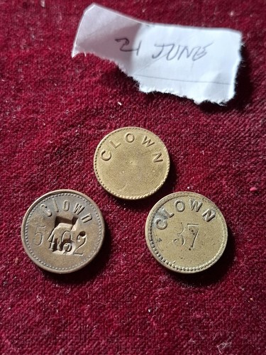 Old clown gaming - old,