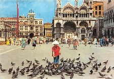 Lot148   italy venezia venica s markt square child feeding pigeon