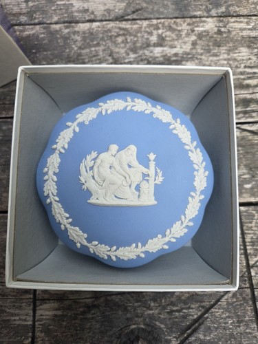 Wedgewood pale blue jasperware - blue,