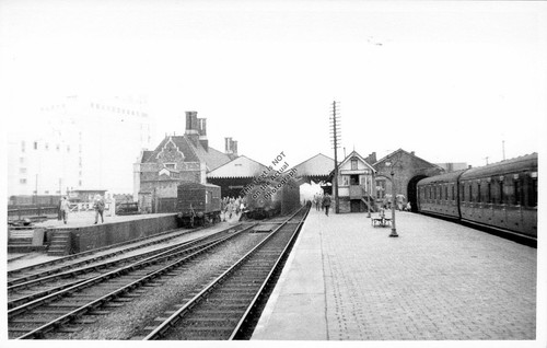 1954 louth train station - louth,