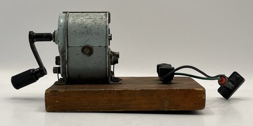 Vintage hand crank - hand, e/3