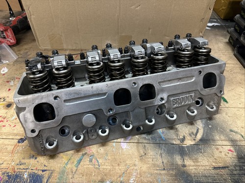 Small block chevy - chevy, head