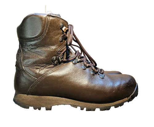 Lightweight hiking boots