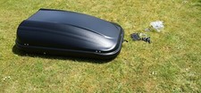 Black 320L roof box