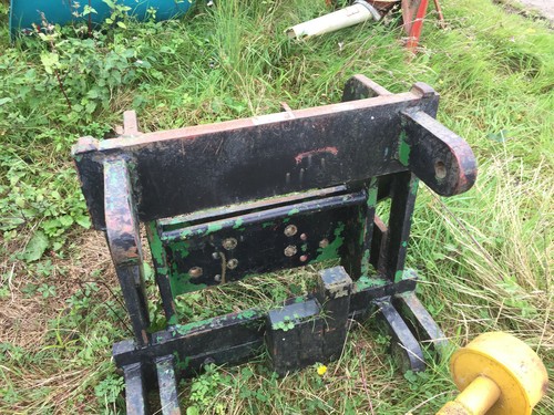 Tractor mounted front - , linkage