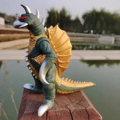 Gigan godzilla monster figure - gigan,