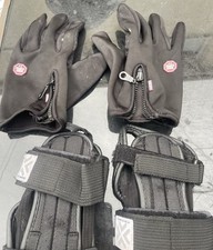 Wind stopper Ski Snow Gloves , Repel gloves & Protection Pads