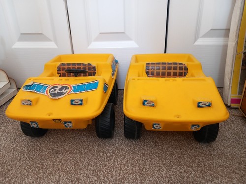 Vintage sindy cars - cars, x2