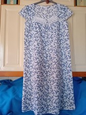 "BON MARCHE"SZ 12-14.BLUE/WHITE LONG NIGHTIE.CHEST 40"SHORT SLVS.POLY COTTON.NEW