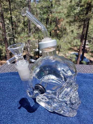 Bong crystal head vodka - crystal,