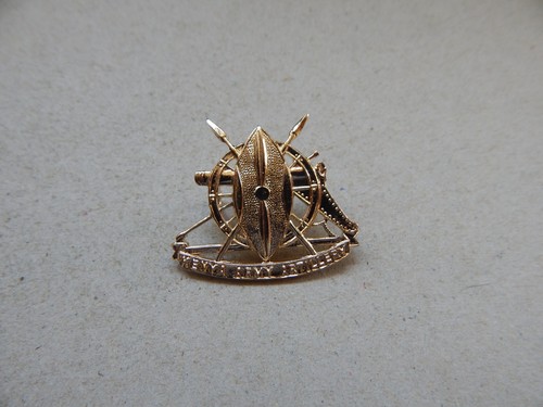 Kenya artillery cap badge - artillery,
