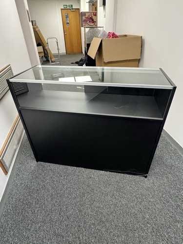 Black shop counter - black, 1/4