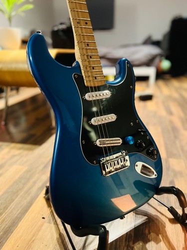 Squier stratocaster with - squier,
