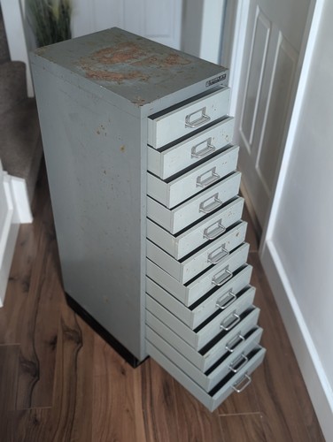 Bisley drawer filing - 12,