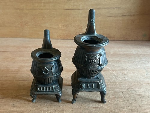 Pot belly stove figurine lot - belly,