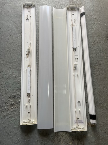 Fluorescent batten light - batten,