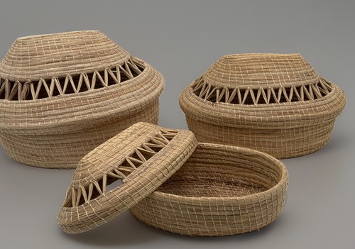 Set handwoven lidded - of,