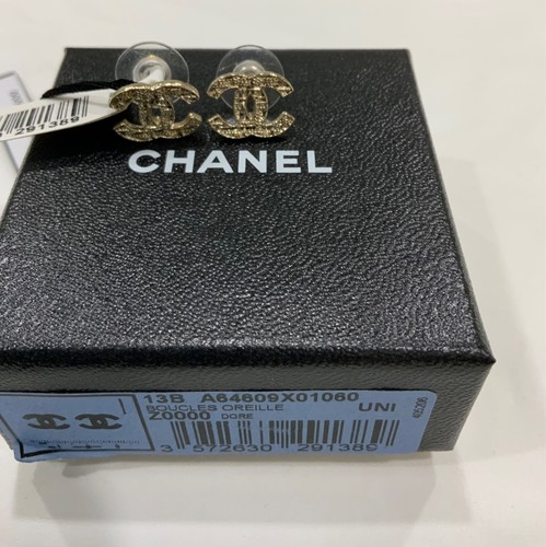 Authentic chanel classic - chanel, cc