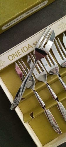 Vintage oneida pastry forks - oneida,