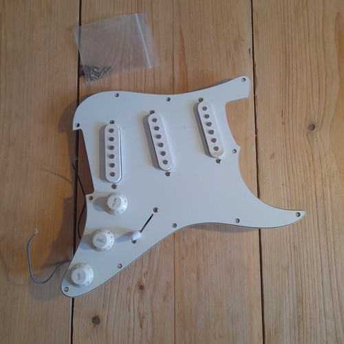 Squier strat style loaded - squier,