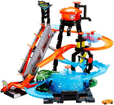 Hot Wheels Ultimate Gator Car Wash ,manual crank elevator, crazy track, water