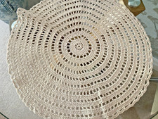 VINTAGE BEIGE COTTON HAND WORKED CROCHET LACE DOILY/TABLE MAT ~13" STRIPE