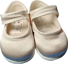 Early Days Ivory Girls Hard Soled Satin Upper Plain Occasion Wear Shoes. Size 2