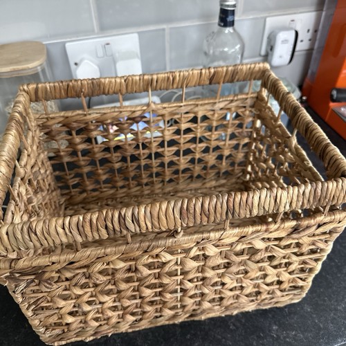 G0rgeous wicker basket - g0rgeous, in