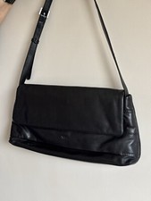 VOi Classic Black Leather
