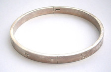 N955) Vintage 925 Silver plaited Bangle Bracelet Hinged circular Screw Motif