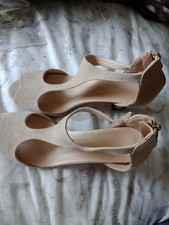 Cream Kitten Heel Shoes, Size 5,With Zip Back.Never Worn.