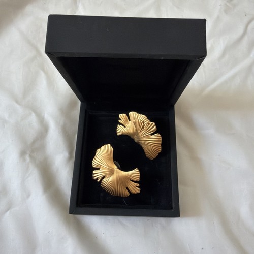 Gold plated ginko - plated,