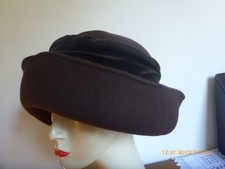 Ladies Vintage Sandra Phillips England Brown Felt Hat Velvet Band Large