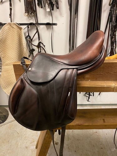 Butet mono flap jump saddle