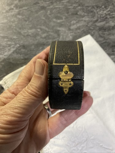 Antique bangle box red - box, inside