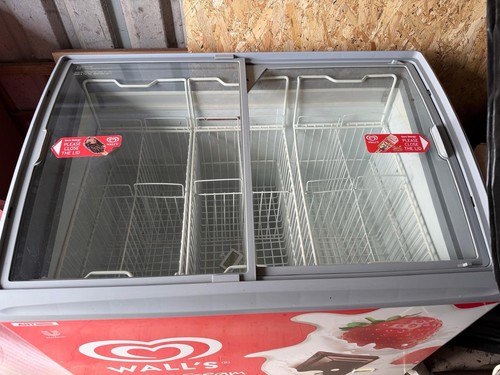 Walls ice cream chest display - cream,