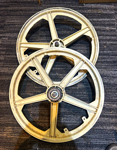 1985 white raleigh burner 20in - raleigh,