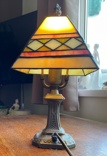 Lloytron tiffany style lamp - style,