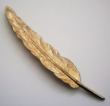 M110)  Vintage large Gold tone birds feather writing quill brooch pin