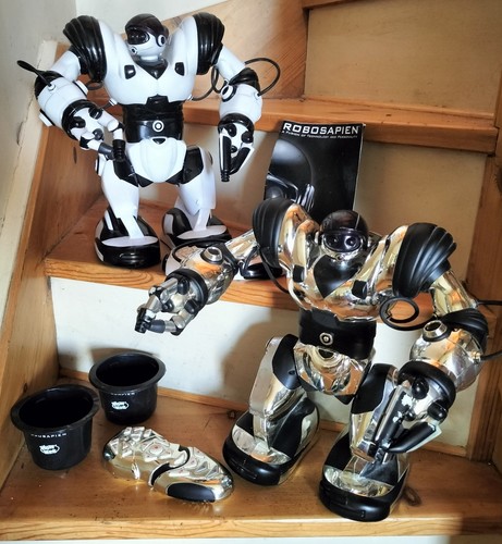 Wowwee robosapien robots - 2,