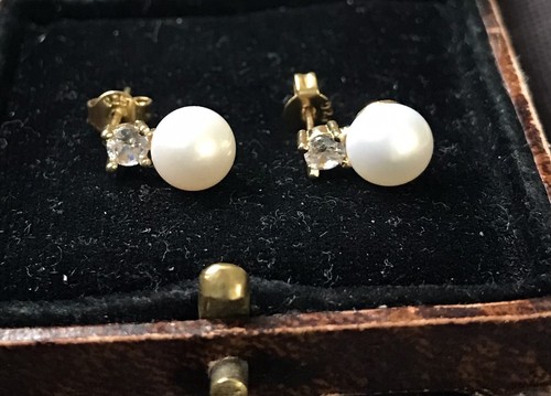 Vintage style natural - style, pearls