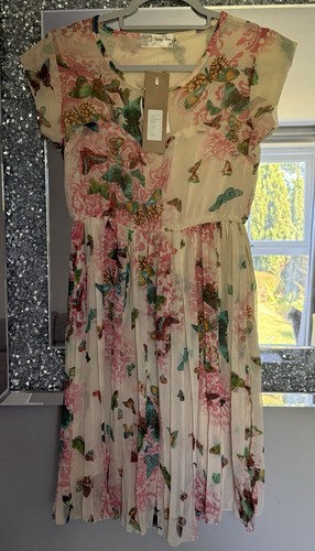 Bnwt beautiful ladies floral - beautiful,