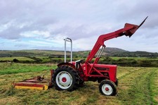 INTERNATIONAL B275 TRACTOR