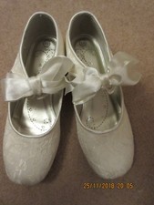 BRIDESMAID'S IVORY AND LACE