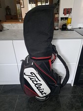 STUNNING TITLEIST STAFF / TOUR  GOLF BAG WITH SHOULDER STRAP & RAINHOOD 