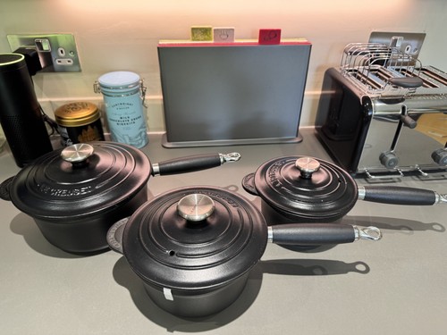 Creuset signature cast iron - creuset,